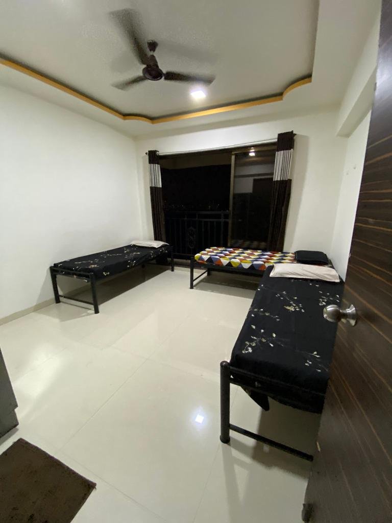 Spacious PG room near Mindspace Airoli