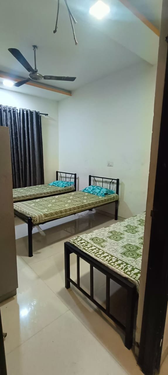 PG bedroom for working women in Airoli